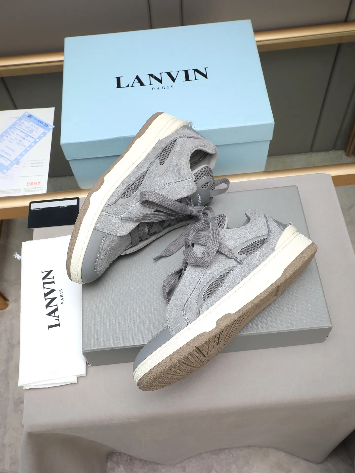 Men's shoes 💰640 [LANVIN] The latest fashionable item! High quality CLAY series‼ ️ The latest trendy products of the season 🌈Many bloggers have planted grass and purchased the original open-mold customization. The upper and outsole are sewn with mark threads without edge sealing. Multiple material splicing combination design. Very versatile for fashionable and casual wear. Comfortable on the feet. Self-recommended. Upper cowhide + cow suede + breathable mesh lining. Foot-padding cowhide. Exclusive original open-mold clear logo rubber outsole ⚠️38-44 (customized for 45)